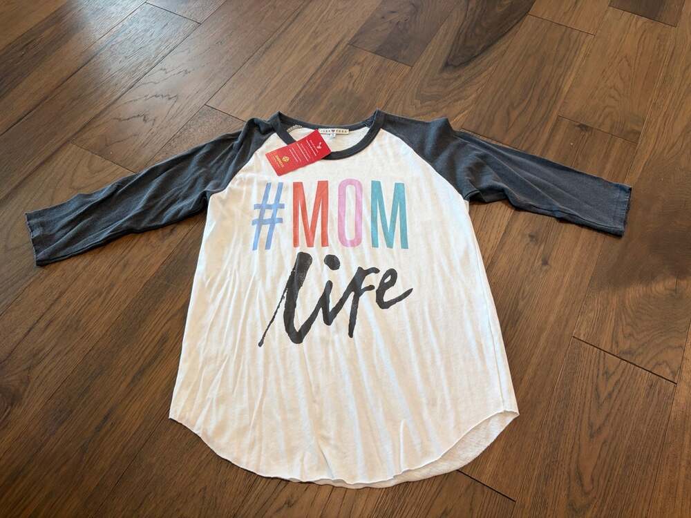 Junk Food Evereve #Mom Life 3/4 Sleeve Raglan Graphic Tee Shirt Medium
